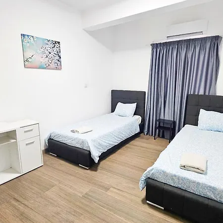 Downtown Rooms, Next To The Chabad Lubavitch لارنكا