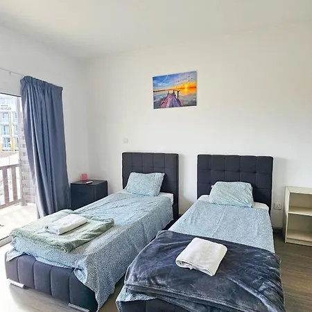 Downtown Rooms, Next To The Chabad Lubavitch لارنكا