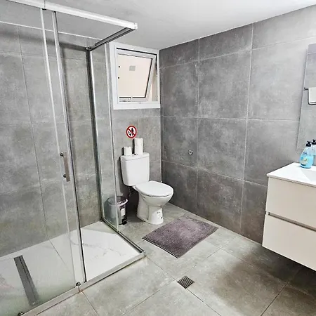 Downtown Rooms, Next To The Chabad Lubavitch * لارنكا